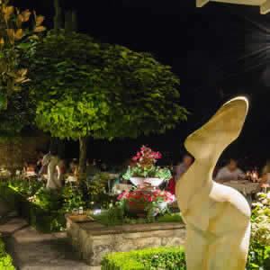 Cena nel giardino-terrazza / Dinner in the garden-terrace / Abendessen in die Garden-Terrasse - Le Vecchie Mura